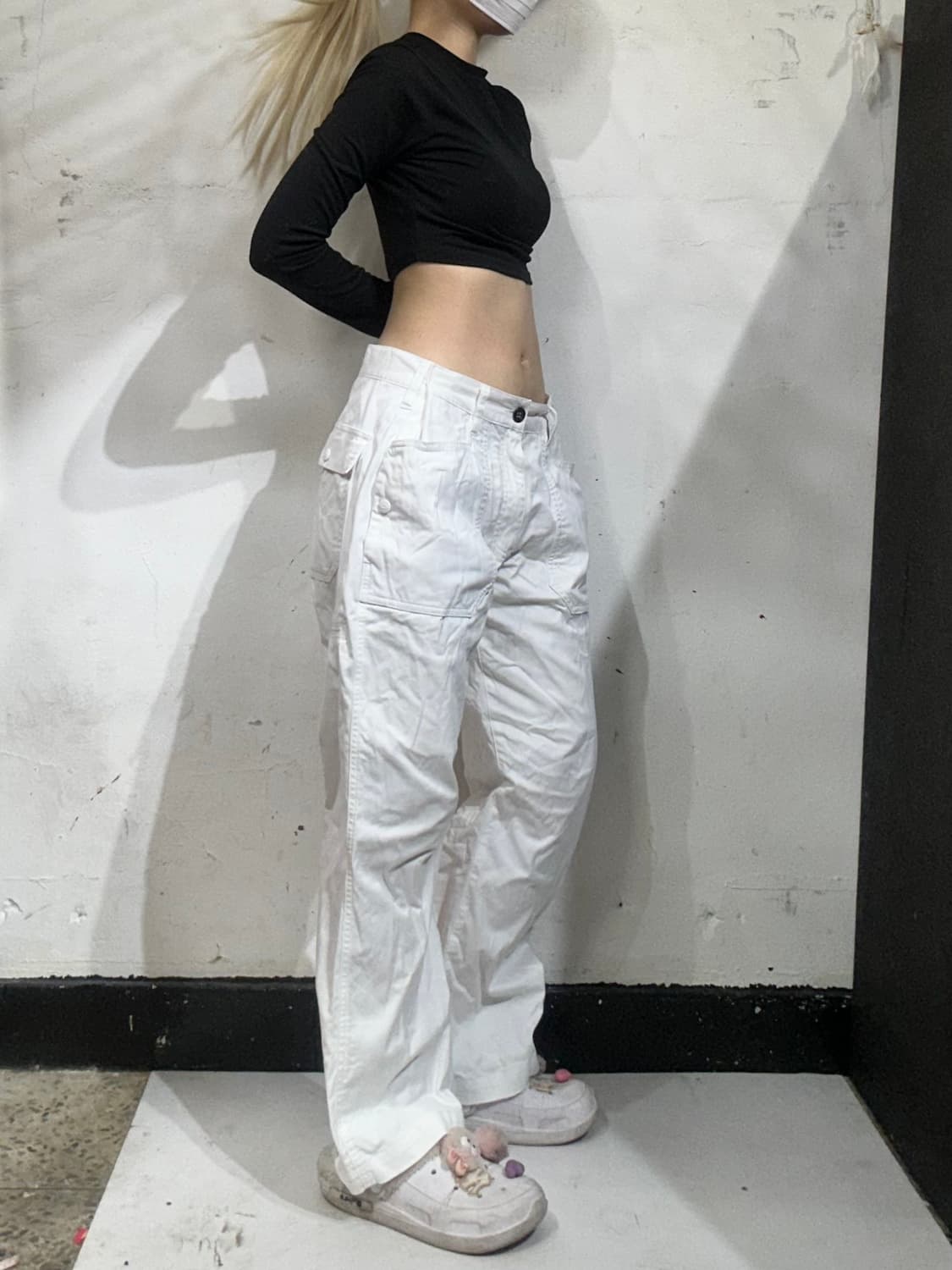 오클리 화이트 와이드 치노 팬츠 포켓 디테일 면바지 상품이미지1