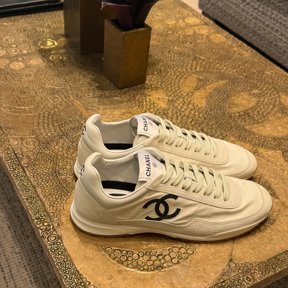 [새상품]샤넬 26p스니커즈 37.5 화이트 정가이하 상품이미지3