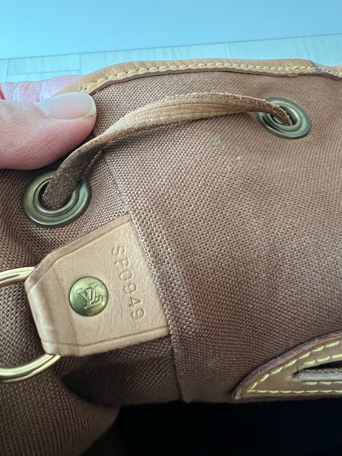 루이비통 몽수리 백팩 상품이미지4