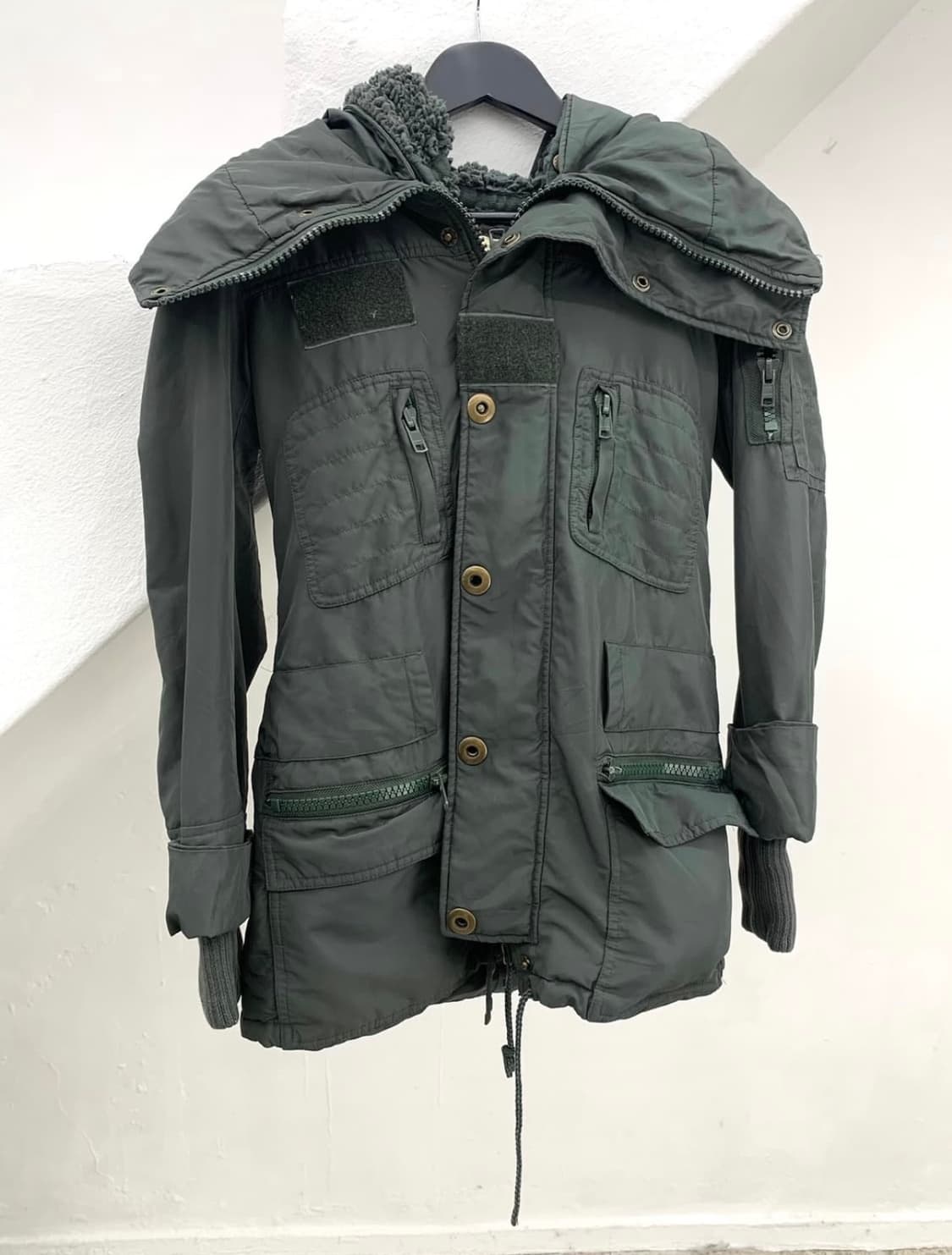 SLY 슬라이 카키 하이넥 스트랩 코트 상품이미지2