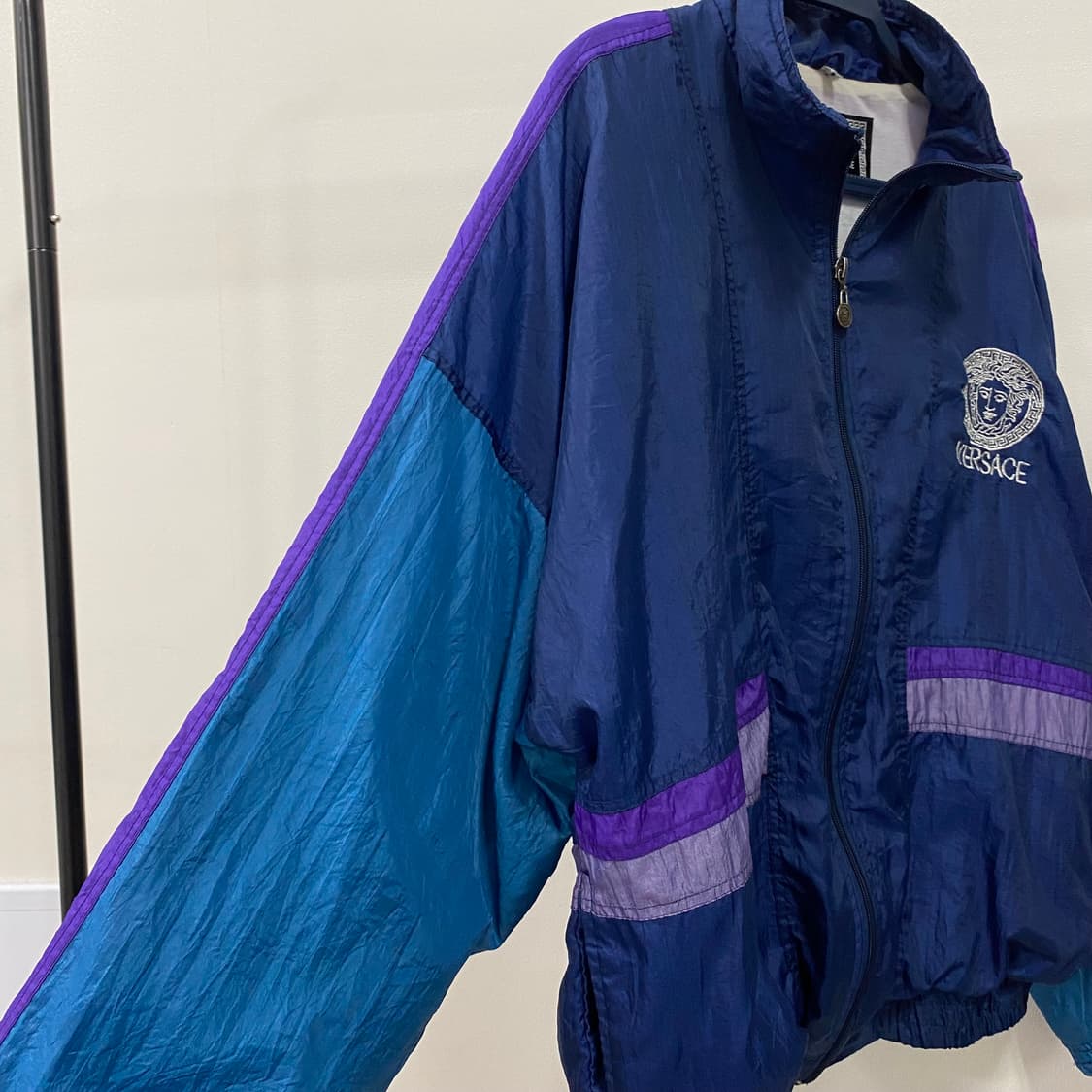 베르사체 진스 꾸띄르 올드스쿨 바람막이 자켓 상품이미지5