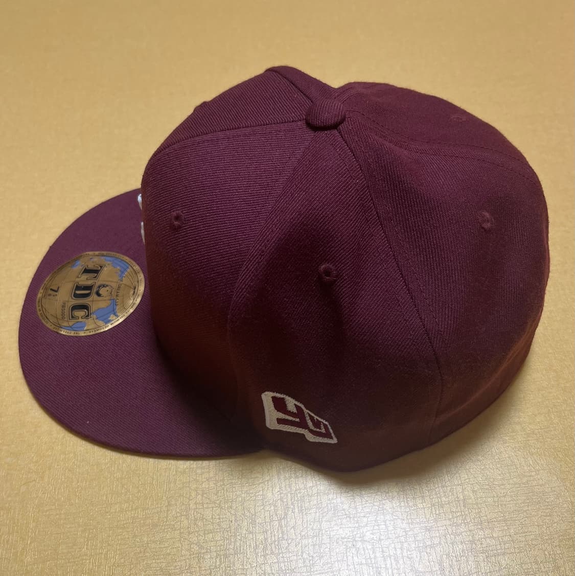 [7 5/8] YVL 플레이보이 카티 스냅백 모자 마룬 상품이미지3