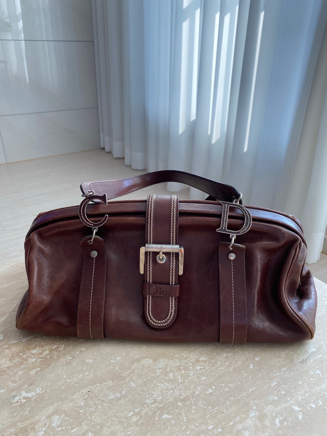 정품 디올 cd 참 로고 브라운 래더 토트백 상품이미지1