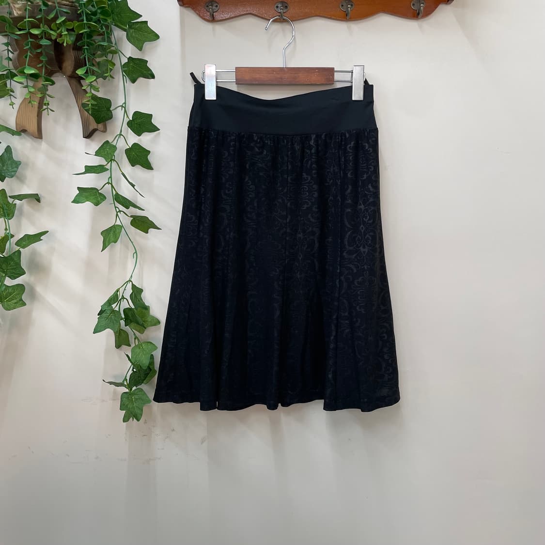 오네갸루 쿠로펑크 블랙 다마스크 패턴 플레어 미디 스커트 🏠 상품이미지1