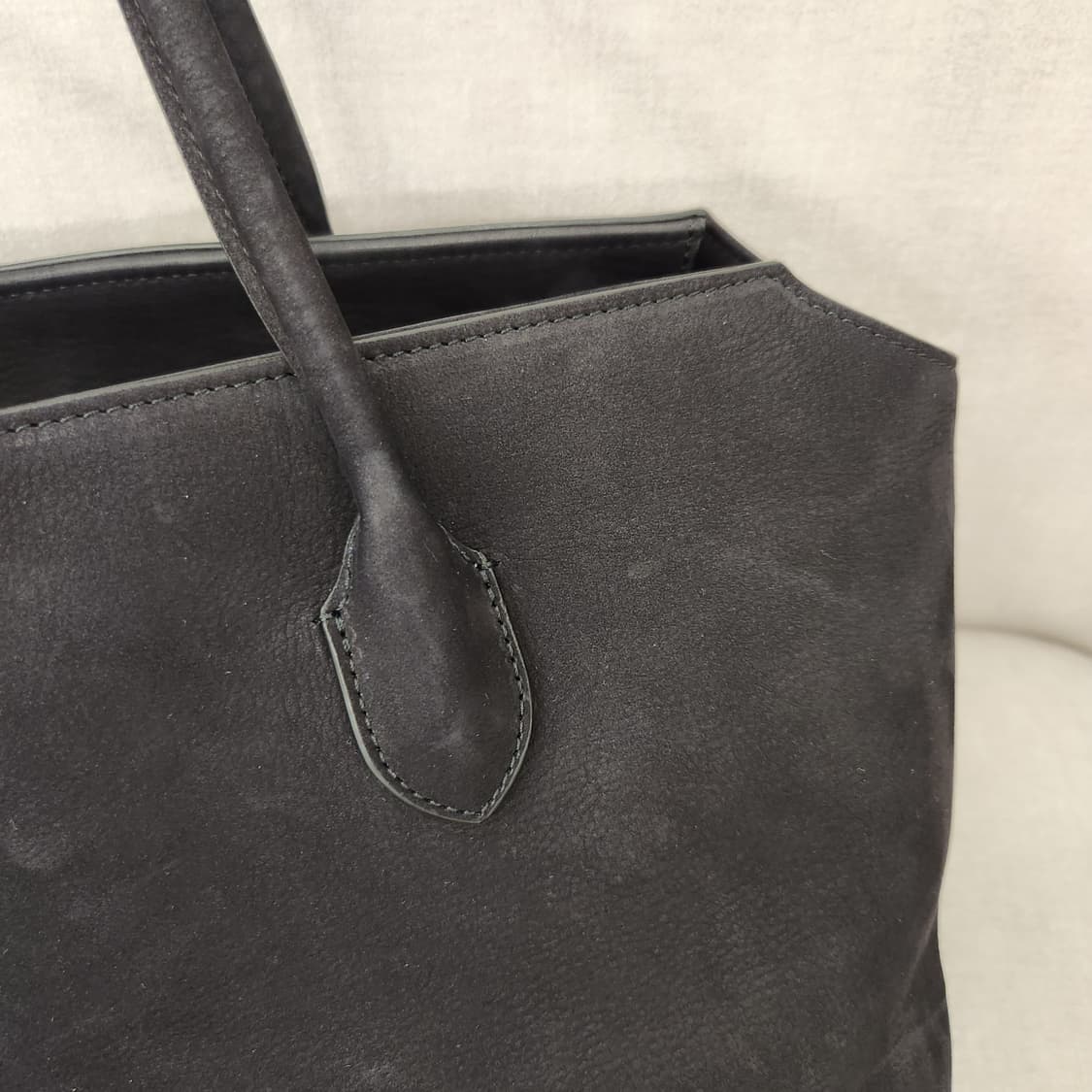 더로우 테라스백 누벅 블랙 스웨이드 (라올스 정품 감정서) 상품이미지6