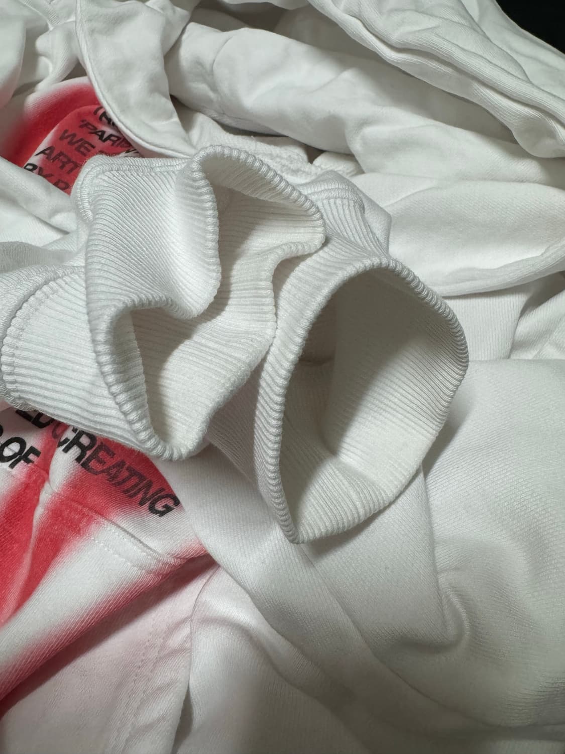 더뮤지엄비지터 하트스프레이 후드티 상품이미지3