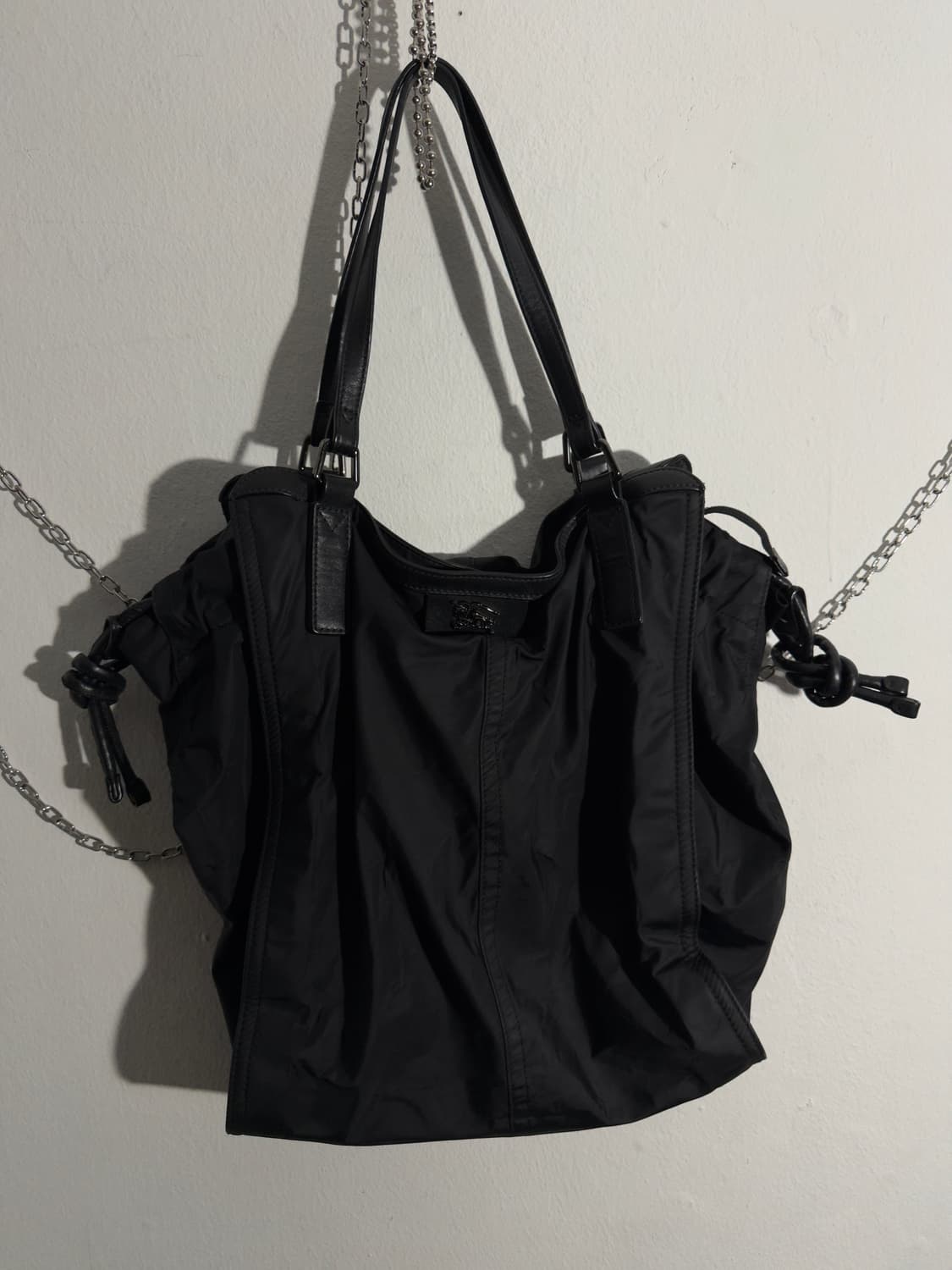 버버리 블랙 레더 나일론 믹스 숄더백 상품이미지1