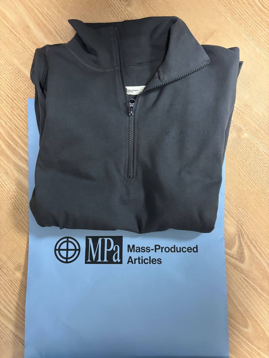 플라스틱 프로덕트 half zip-up 차콜 새상품 m  상품이미지2