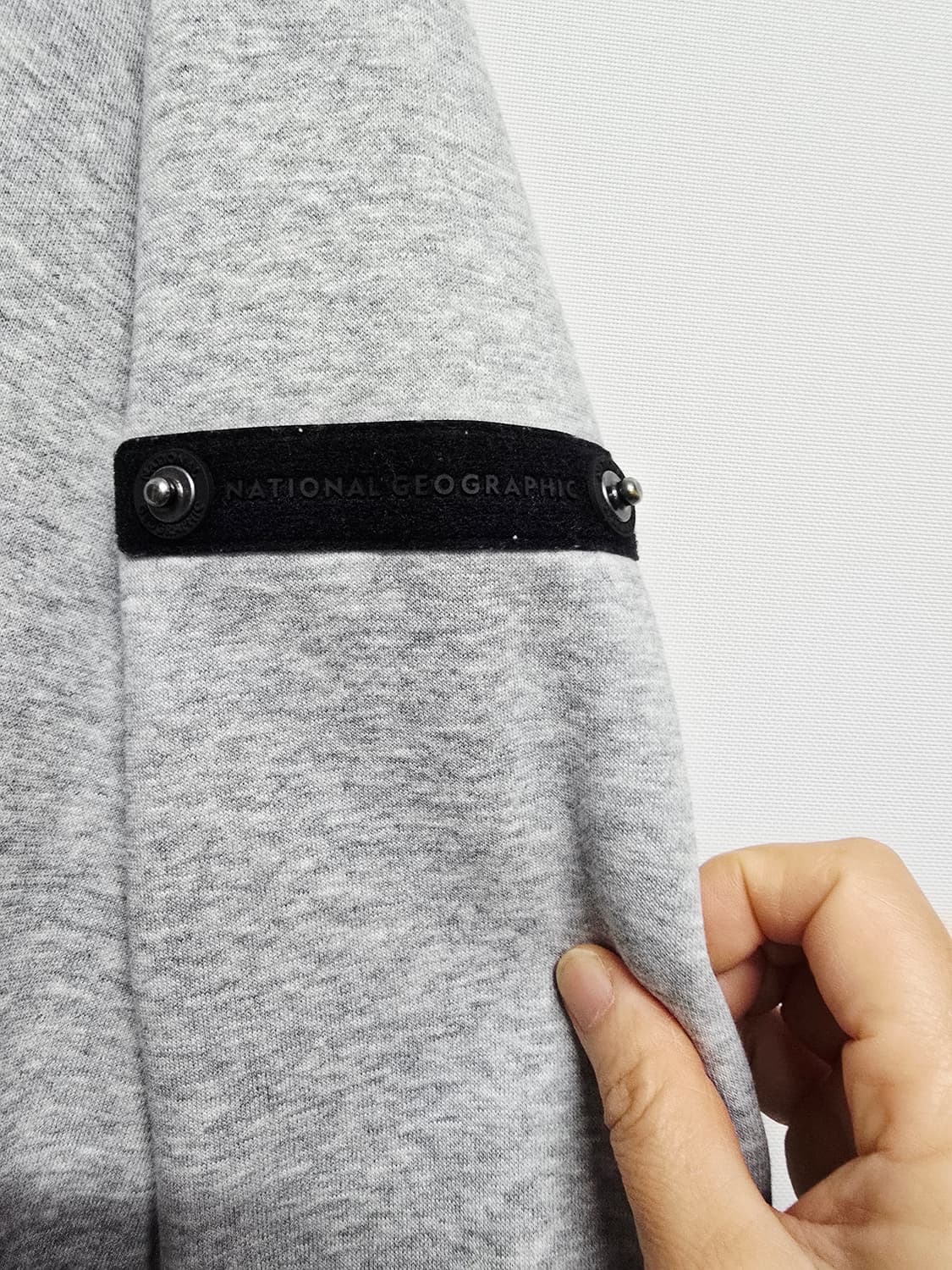 내셔널지오그래픽 맨투맨 티셔츠 회색 상품이미지3
