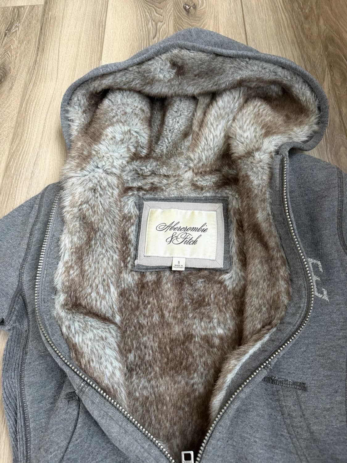 아베크롬비 앤 피치 Y2K 빈티지 퍼 안감 후드 집업 상품이미지2