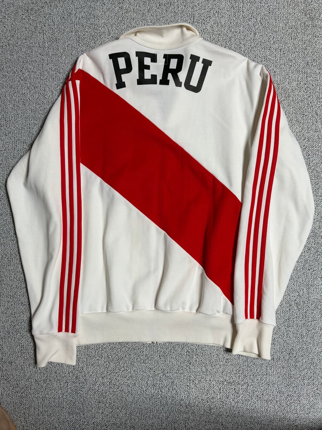 아디다스 올드스쿨 페루 트랙탑  상품이미지3