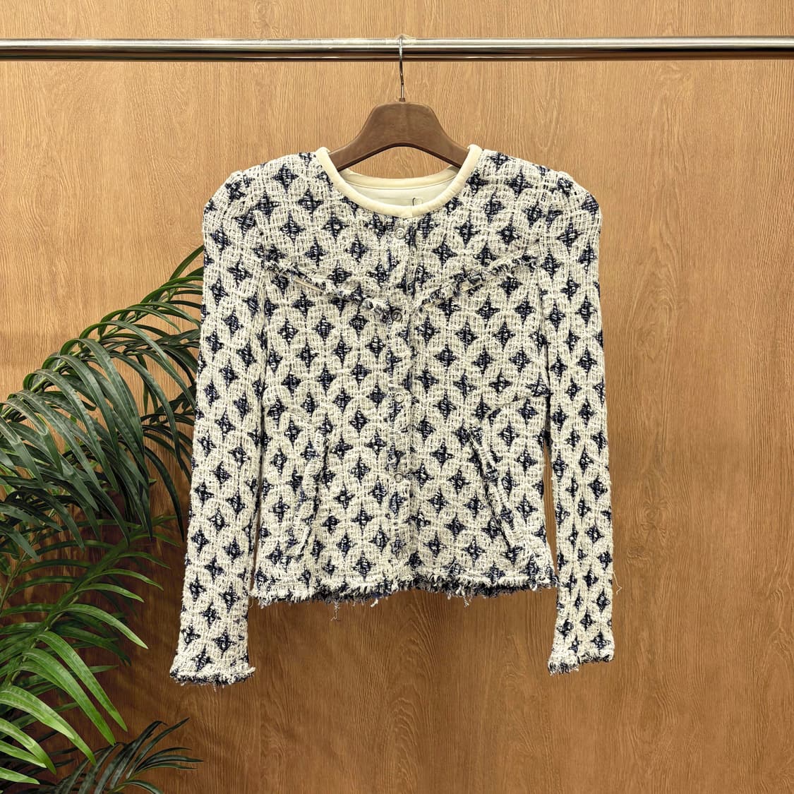이로 라운드넥 크롭 트위드 자켓 패턴 프린지 마감 디테일 네이비 아이보리 상품이미지1
