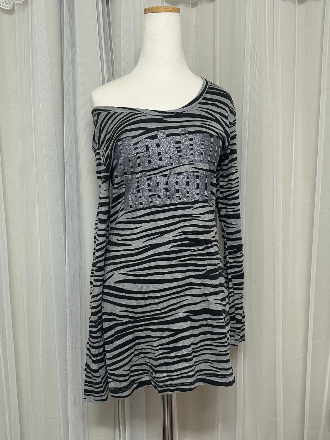 지브라 패턴 딱붙 슬림 롱슬리브 갸루 Y2K 상품이미지1