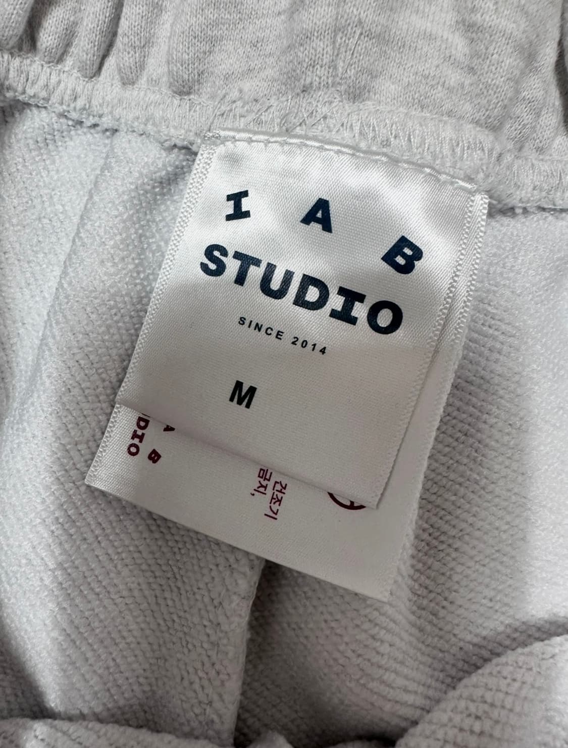 아이앱스튜디오 라이트 그레이 스웻팬츠 상품이미지4