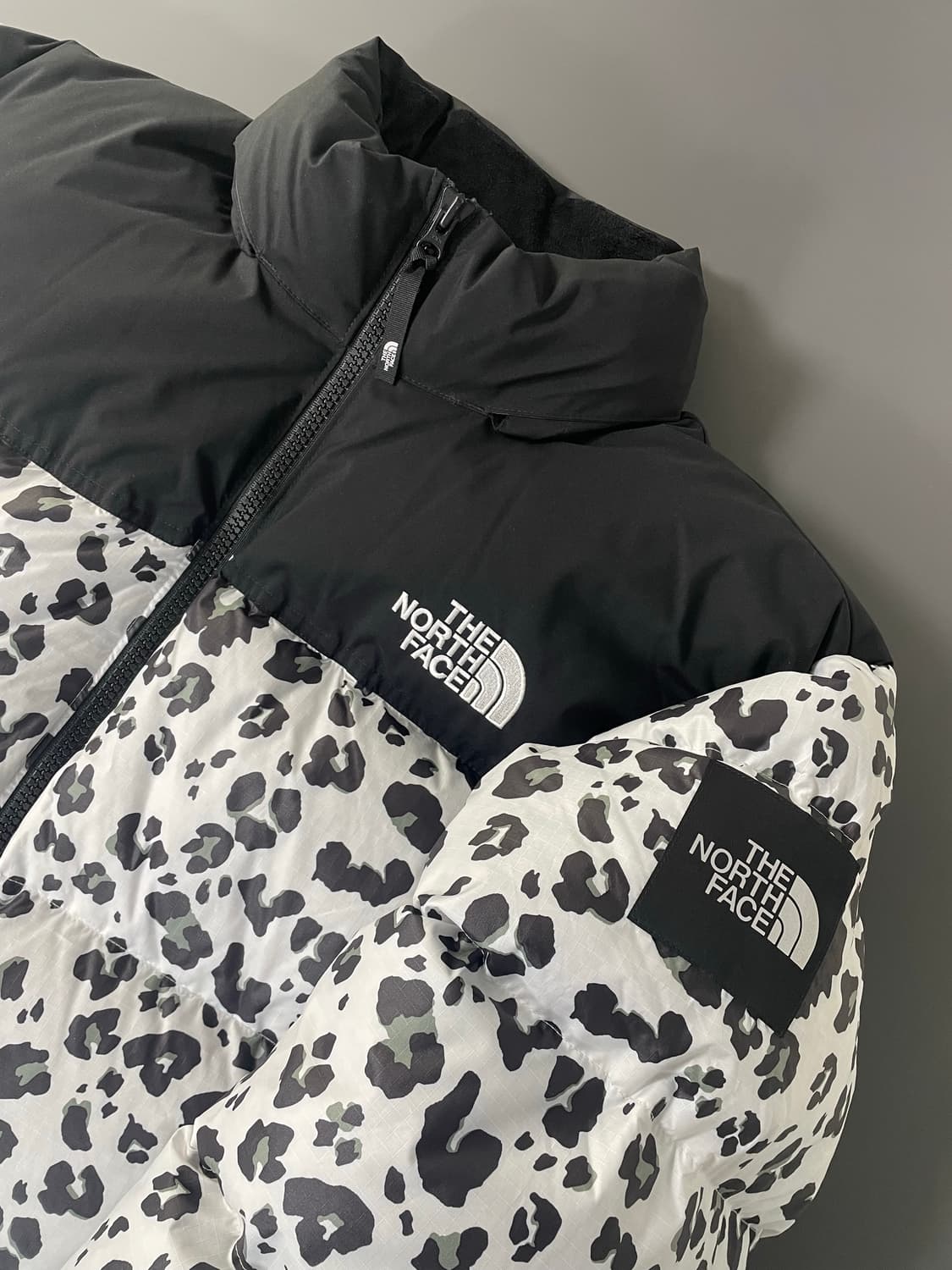 [XXL] 노스페이스 화이트 라벨 스노우 레오파드 프린트 눕시 상품이미지3