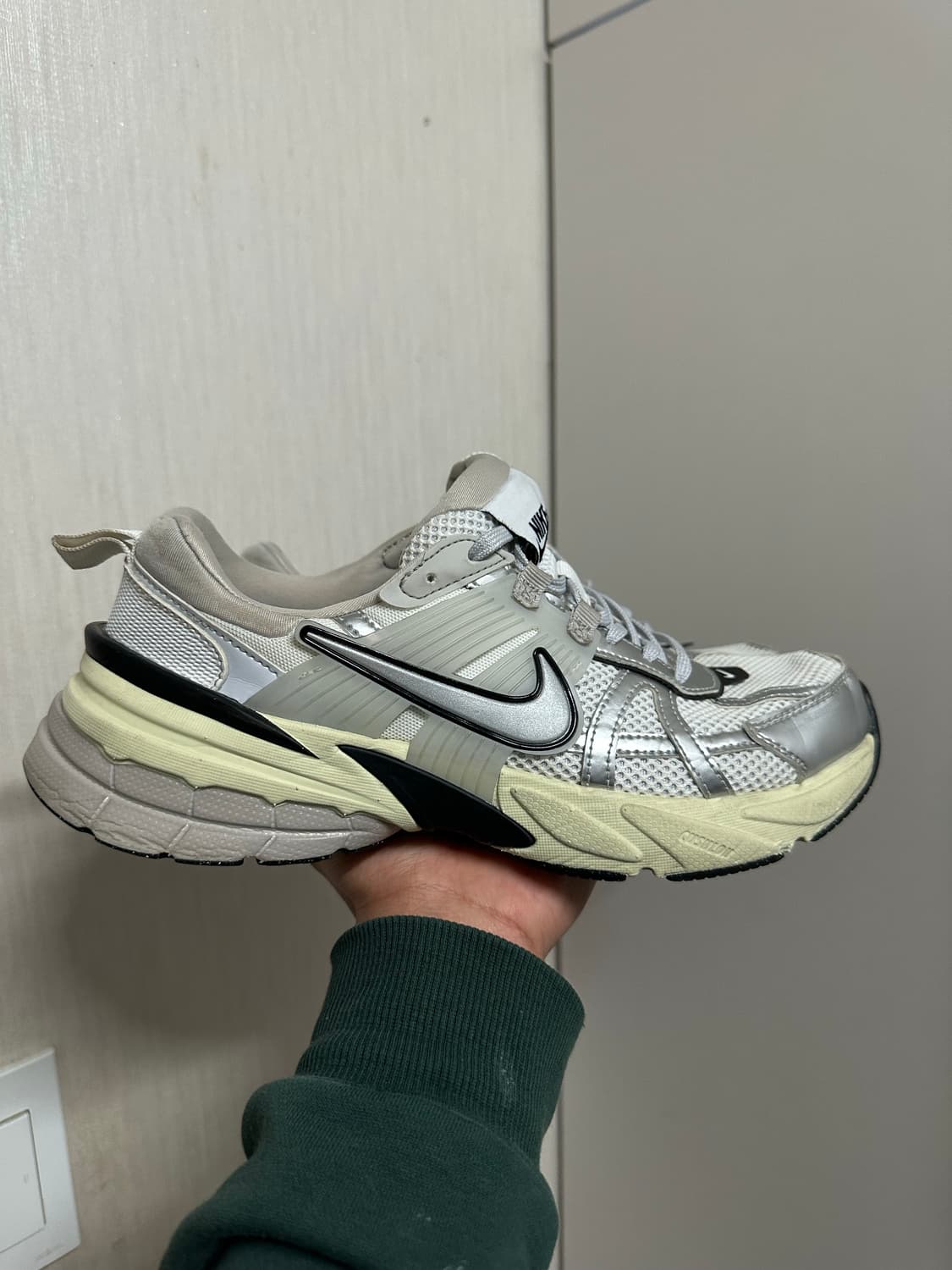 나이키 V2K 런 실버 270mm 운동화 상품이미지2