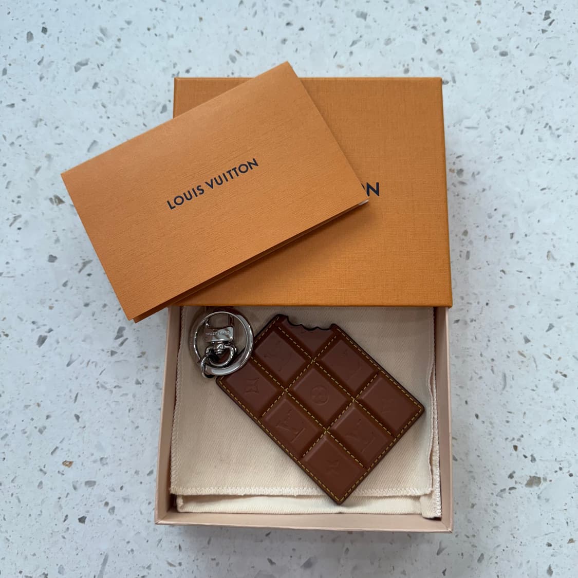 루이비통 초콜릿 바 피겨린 키 홀더 & 백 참 상품이미지7