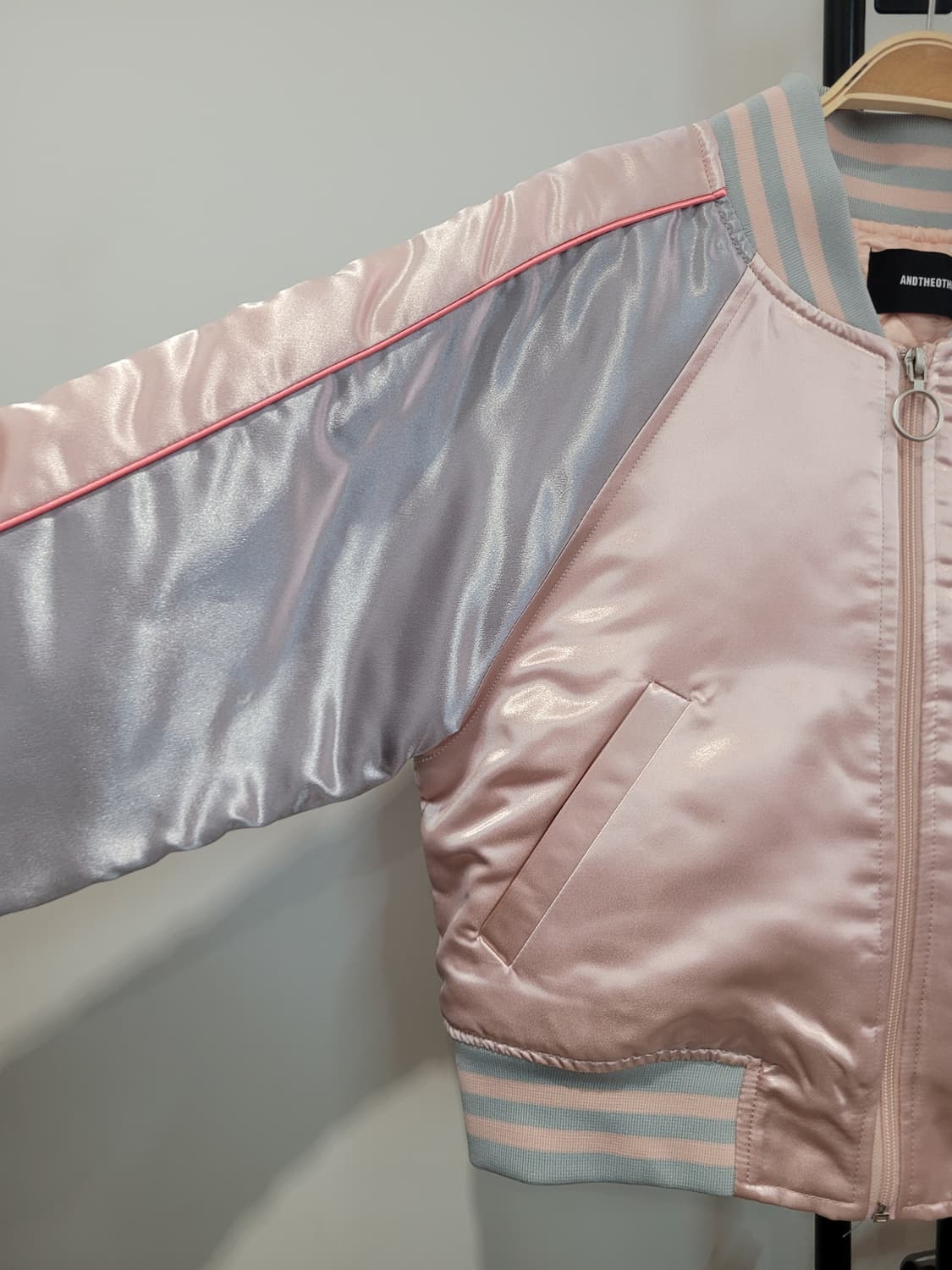 앤디아더 MA-1 핑크 배색 크롭 블루종 자켓 55~66 상품이미지5