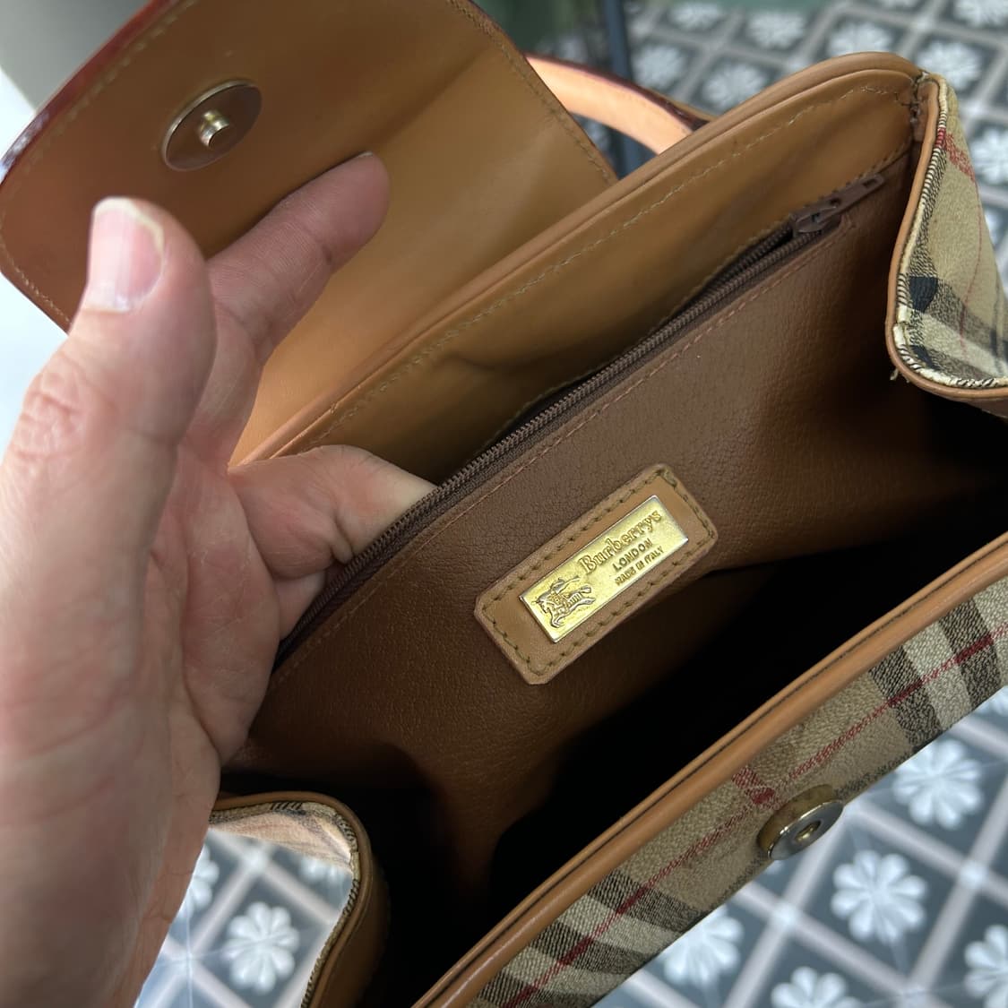 올드 버버리 노바 체크 핸드백 상품이미지7