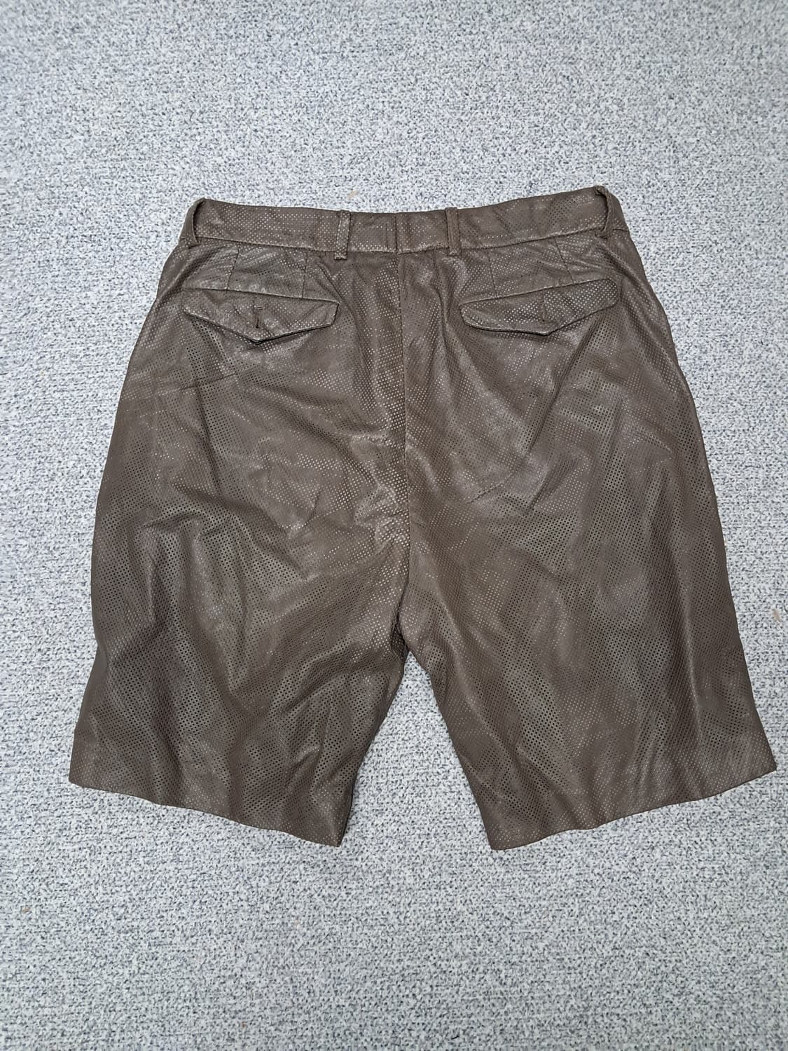 몽클레어 펀칭반바지 상품이미지3