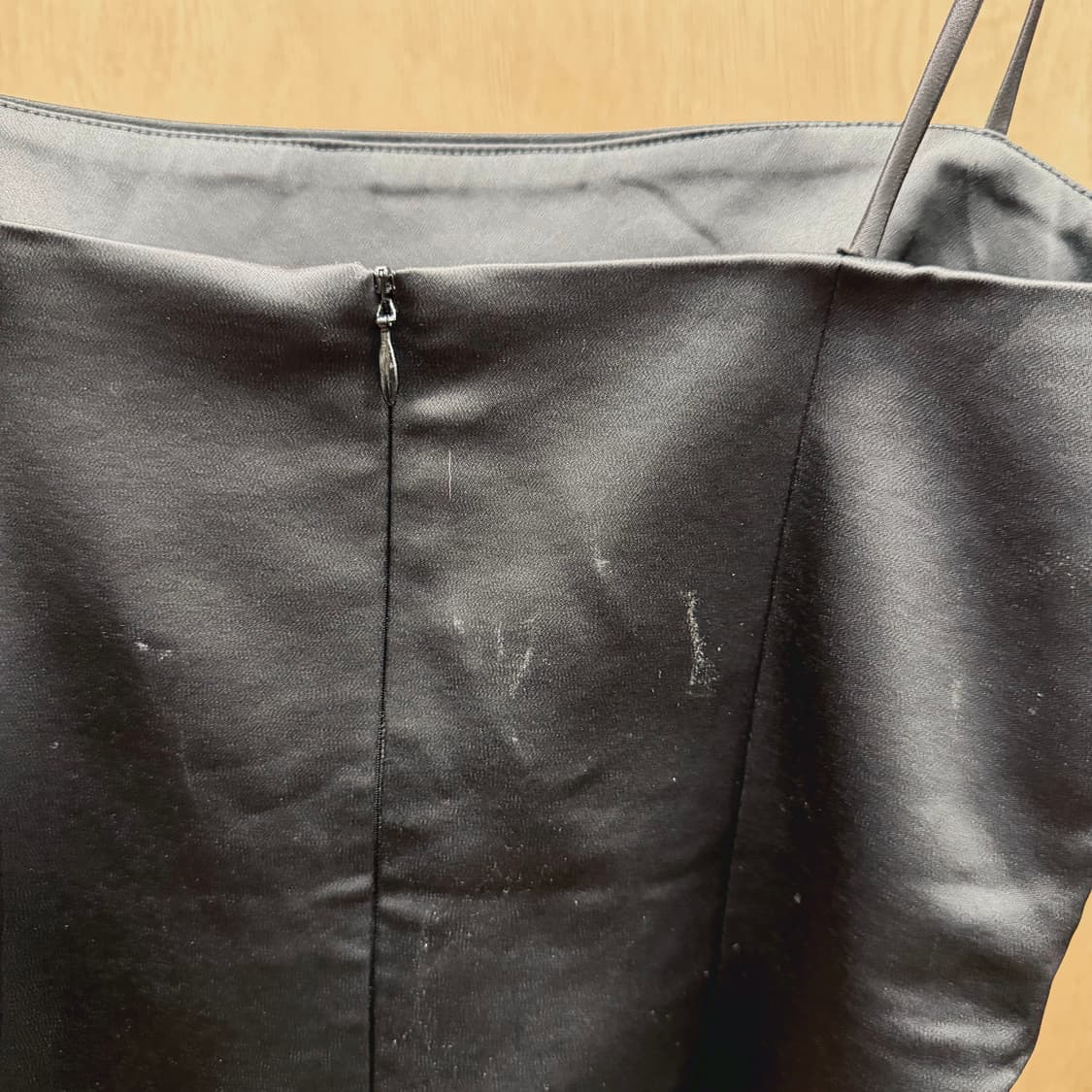 비씨비지 막스아즈리아 슬리브리스 블라우스 드레이프 절개 디테일 블랙 상품이미지7