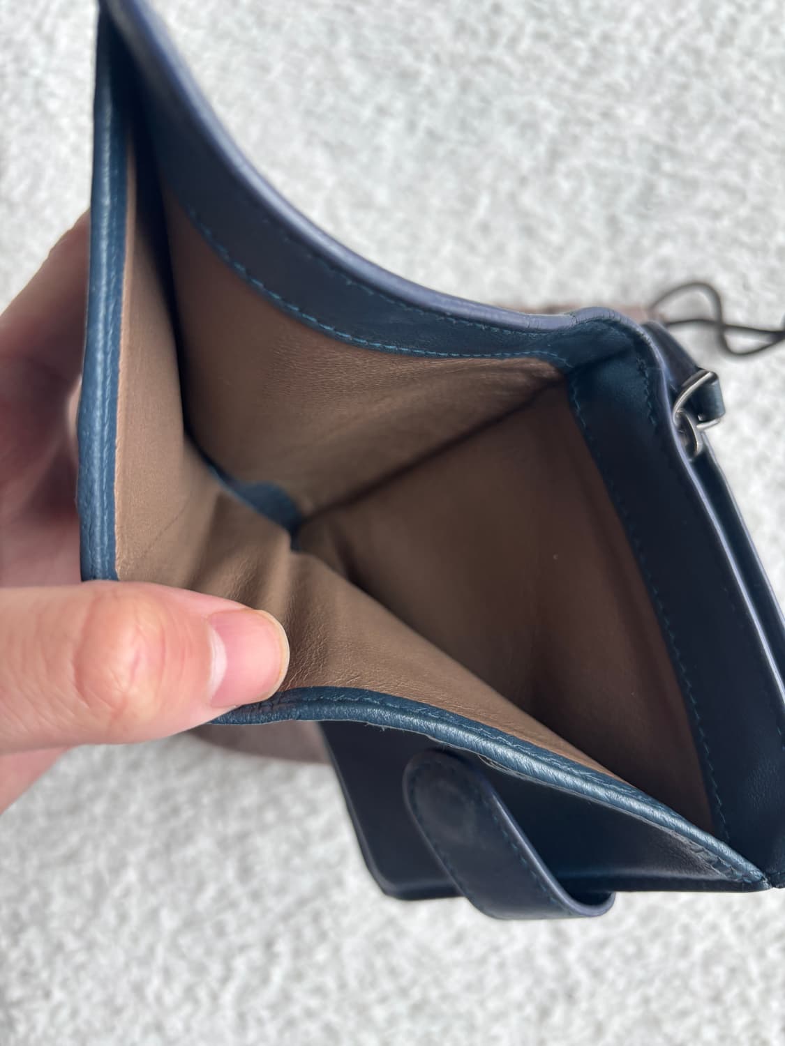 보테카베네타 네이비 반지갑 상품이미지7