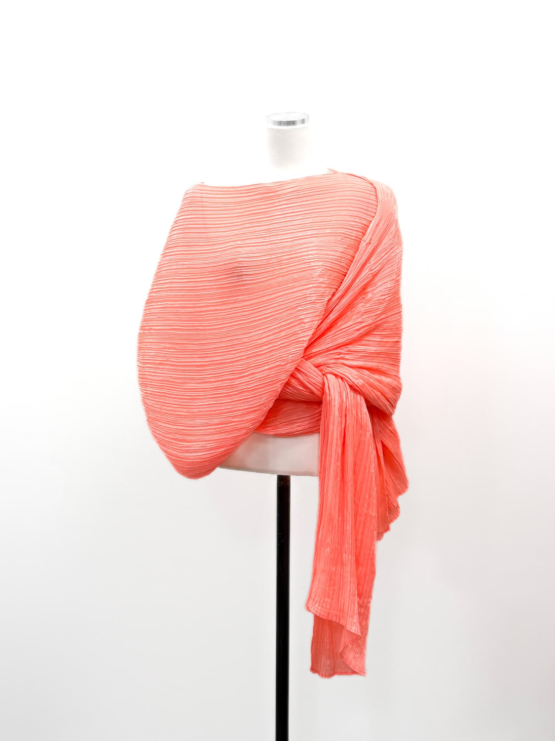 플리츠플리즈 네온 코랄 플리세 랩 케이프 상품이미지3