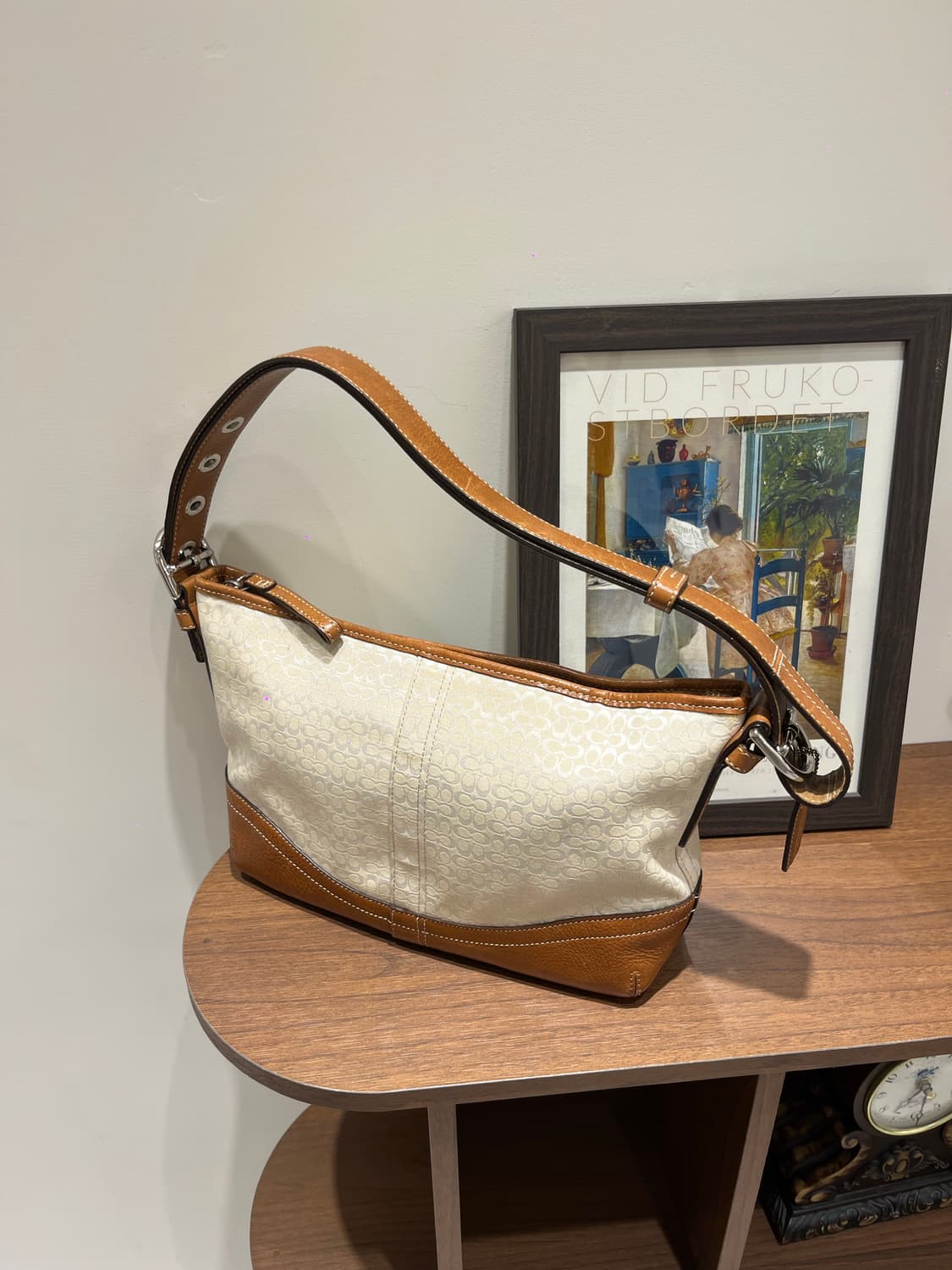 Coach Cream Shoulder Bag 상품이미지1