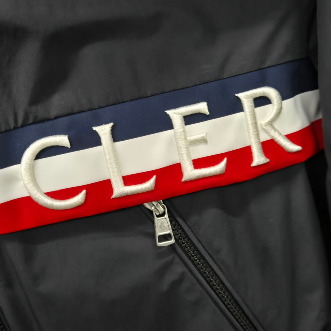 몽클레어 OLARGUES 삼선 빅로고 경량패딩 4사이즈 상품이미지6