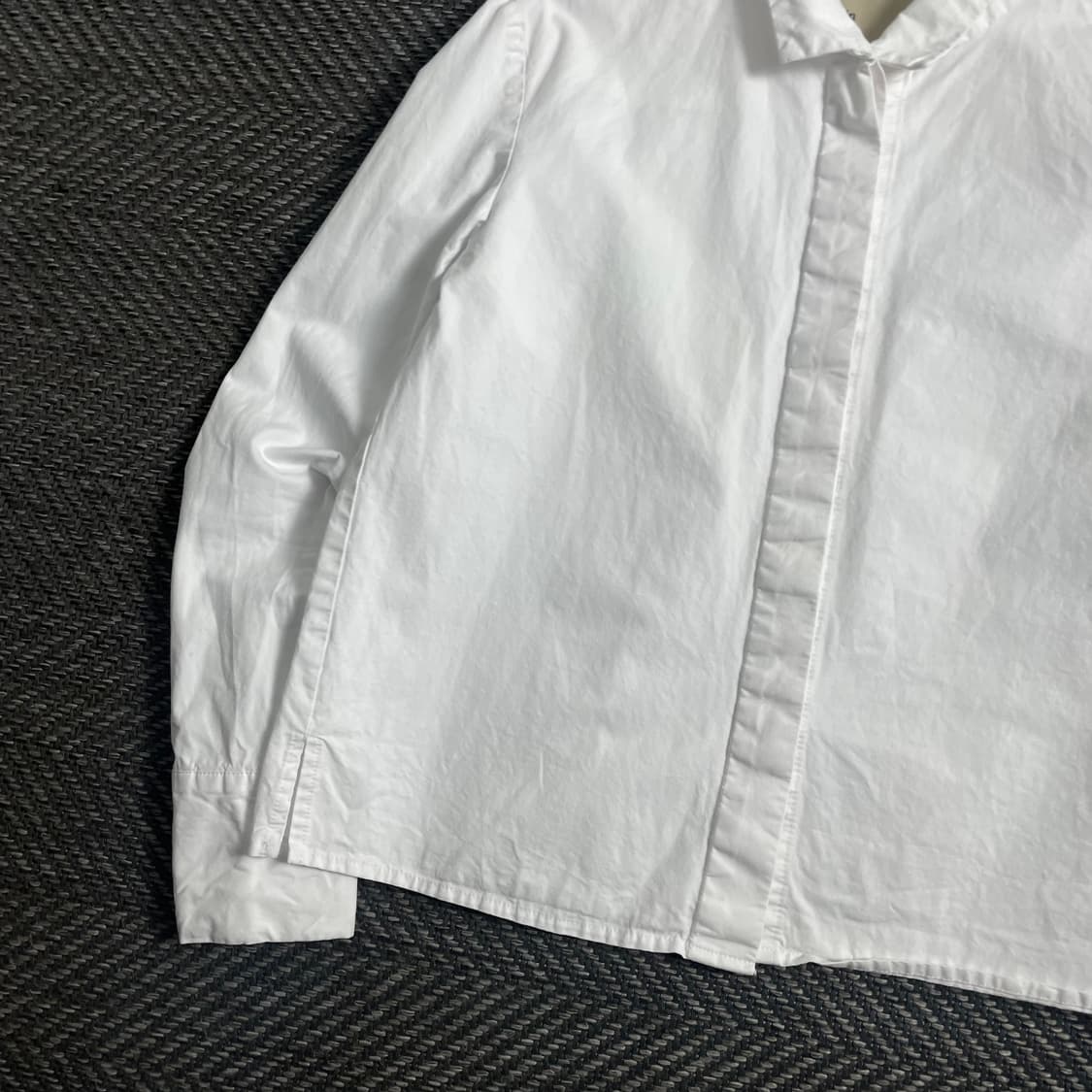 마뗑킴 히든 버튼 크롭 화이트 셔츠 o 3956 상품이미지3