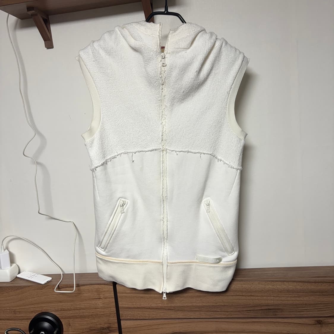 Prada sleeveless 프라다 베스트 조끼 집업 상품이미지1
