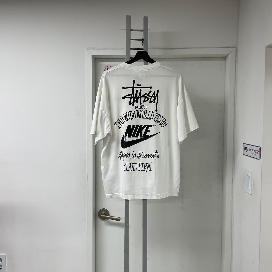 나이키 스투시 월드투어 반팔 티셔츠 화이트 L  상품이미지1