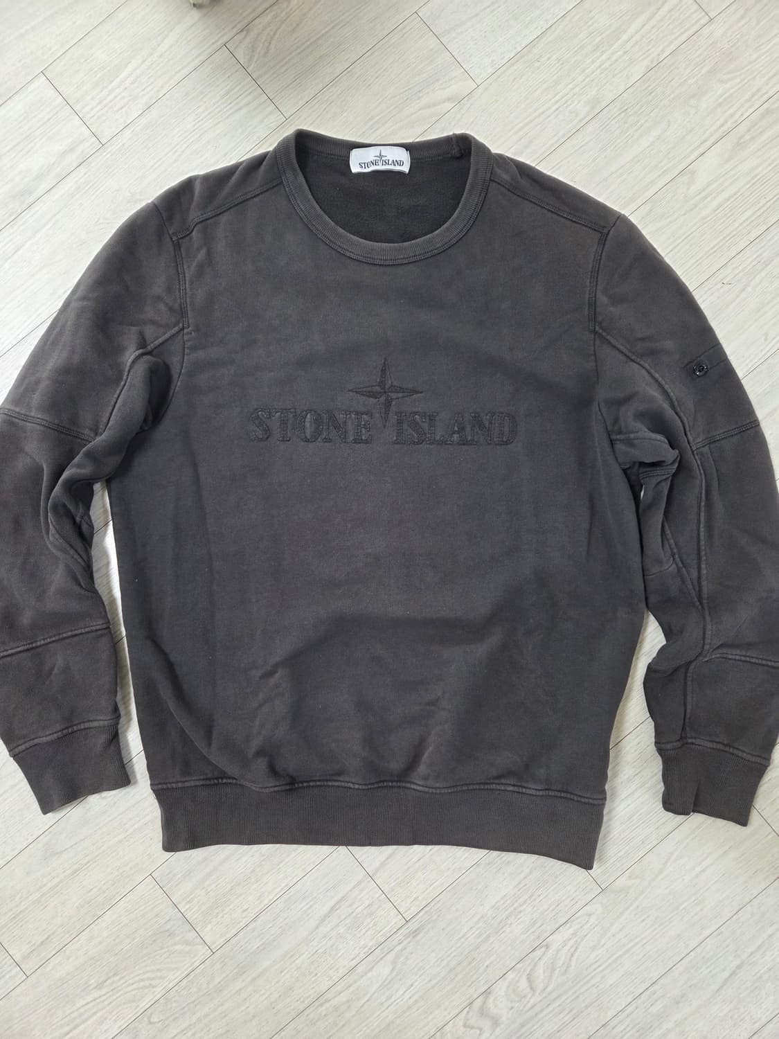 스톤아일랜드 챠콜 맨투맨 M 상품이미지1