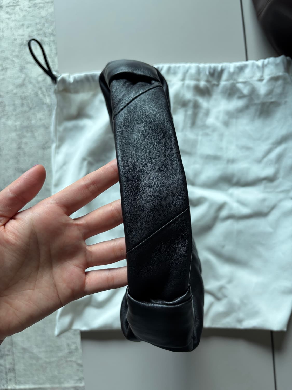 르메르 미니포춘 크로아상백 다크초콜릿 상품이미지2