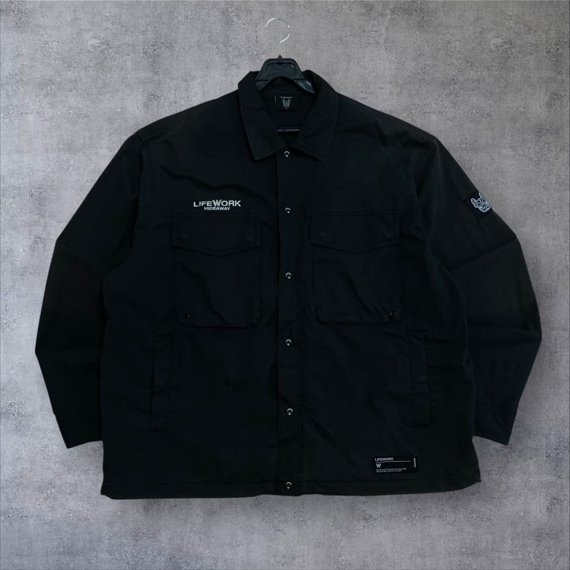 라이프워크 스몰 로고 블랙 오버핏 셔츠 상품이미지1