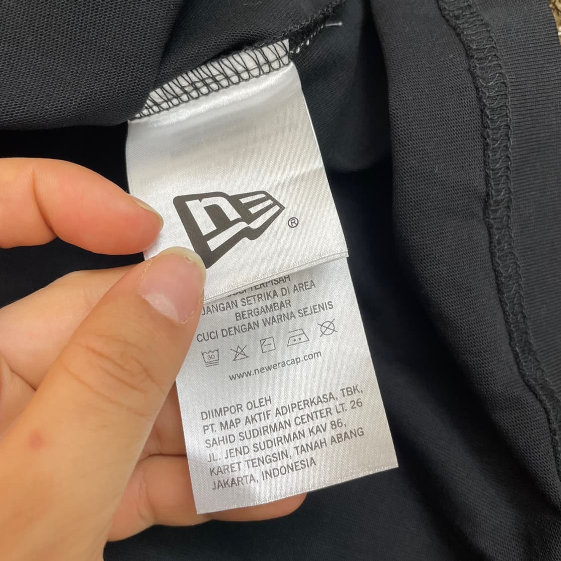 뉴에라 New Era 블랙 뉴욕 백프린팅 반팔 티셔츠 L 상품이미지5