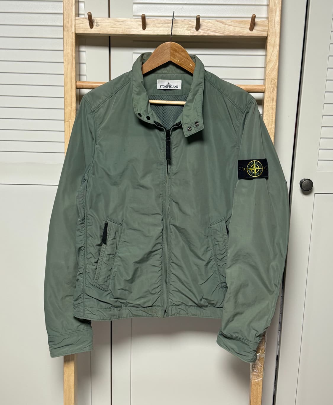 스톤아일랜드 MICRO REPS 카키 바람막이 자켓 상품이미지1