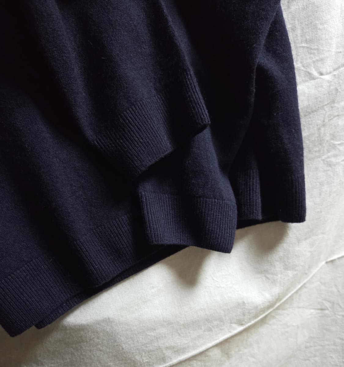 유니클로 캐시미어 100% 터틀넥 니트 네이비 XL 상품이미지3