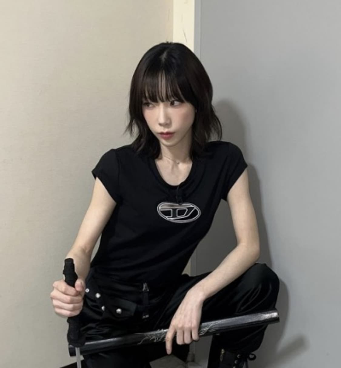 <새상품>디젤 컷아웃 피카부 로고 블랙 반팔 티셔츠 s 상품이미지4