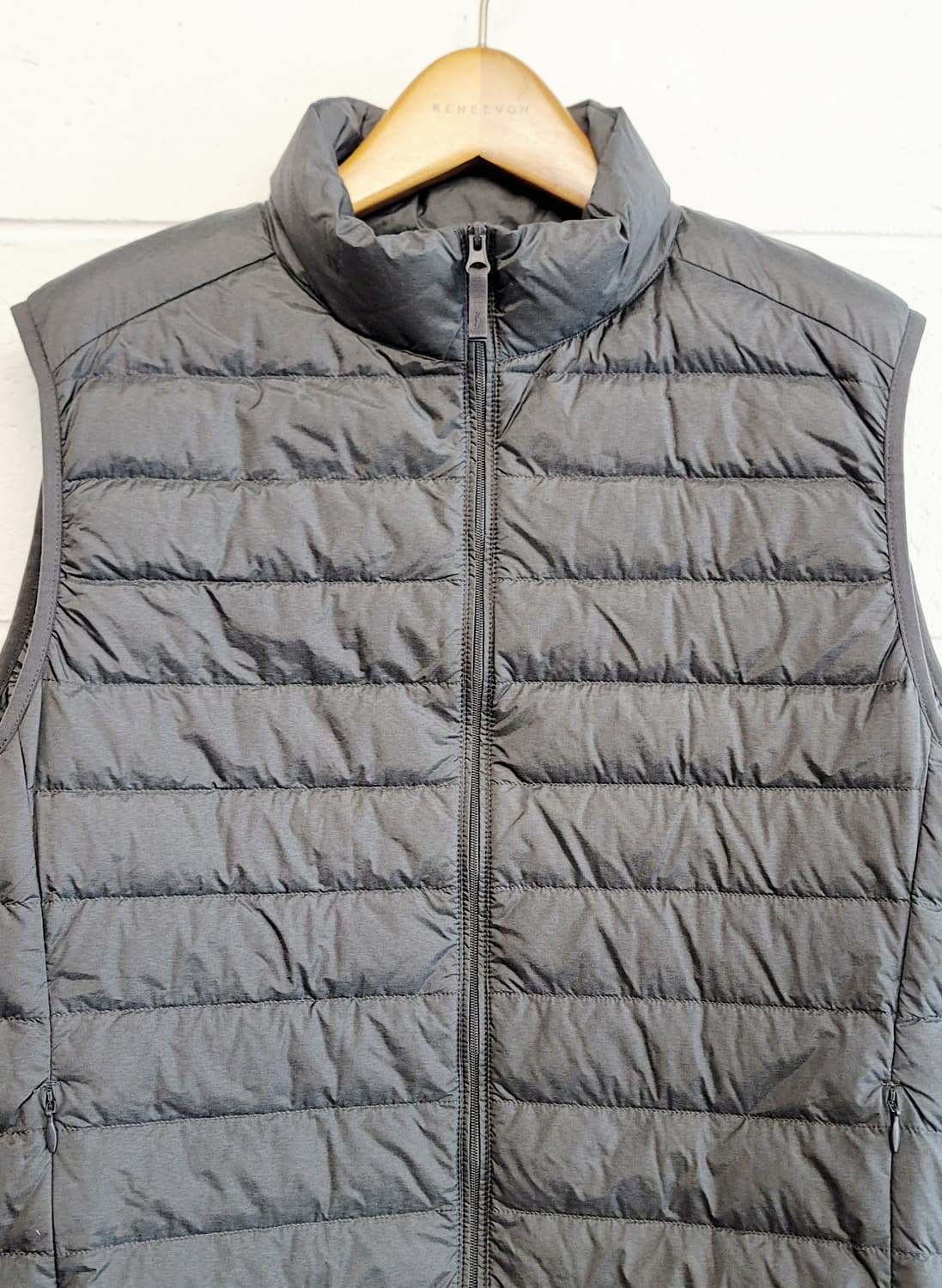 유니클로(남.여공용) 라이트다운 경량패딩베스트(조끼) 판매 상품이미지4