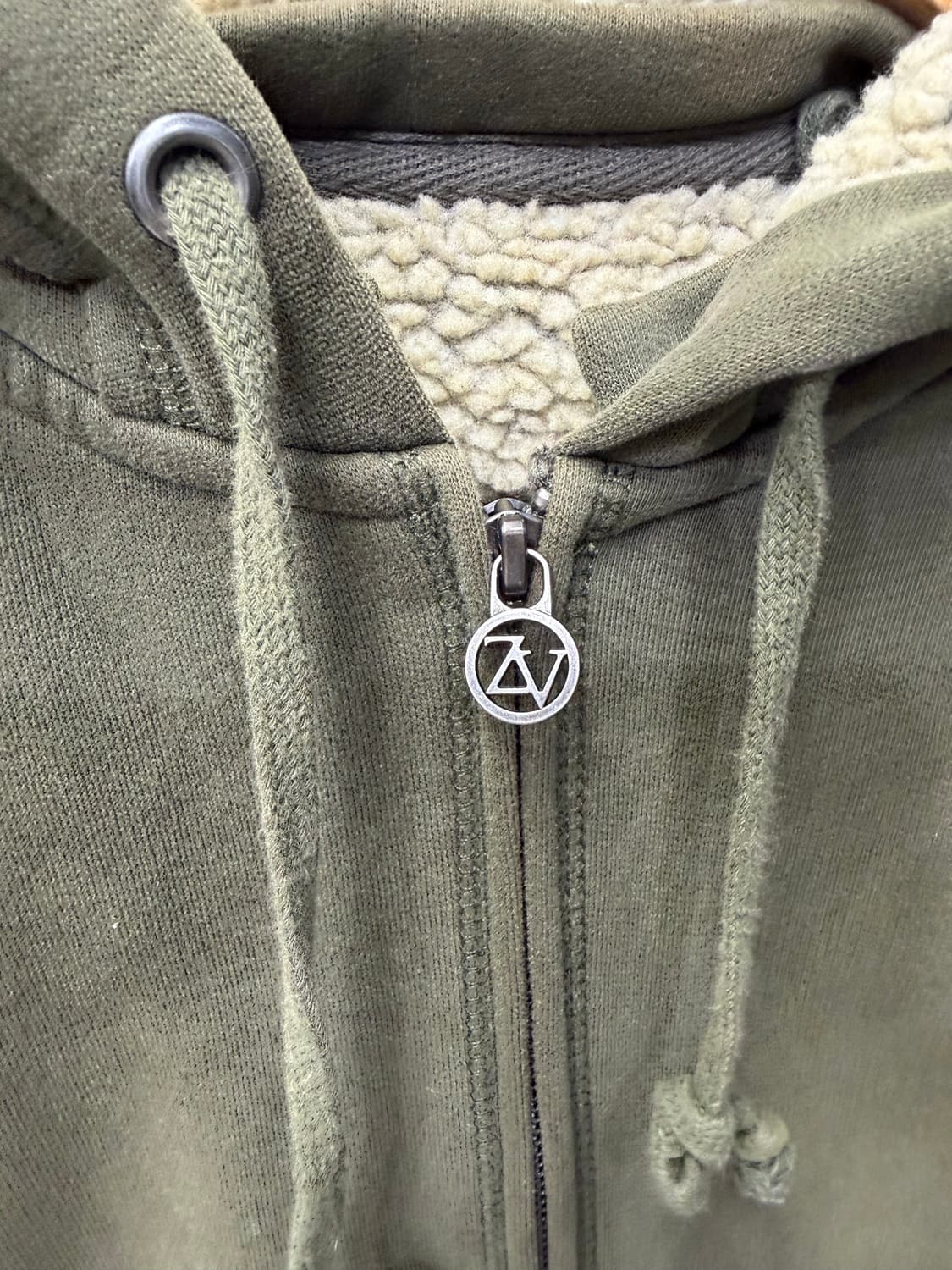 정품) 쟈딕앤볼테르 카키색 뽀글이 안감 후드집업 M 상품이미지4