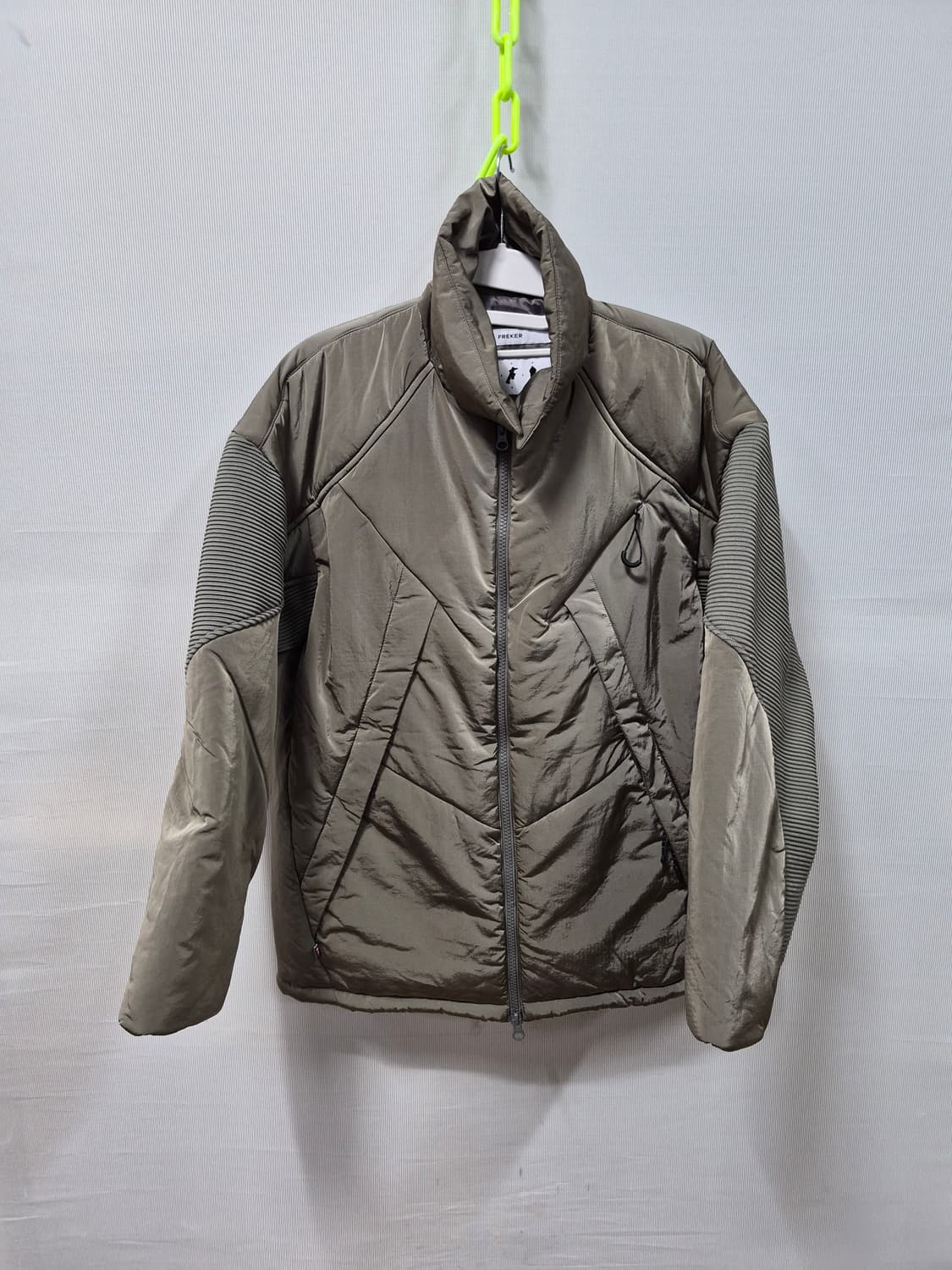 23y FREAKER 프리커 패딩 점퍼 카키 S 95 상품이미지1