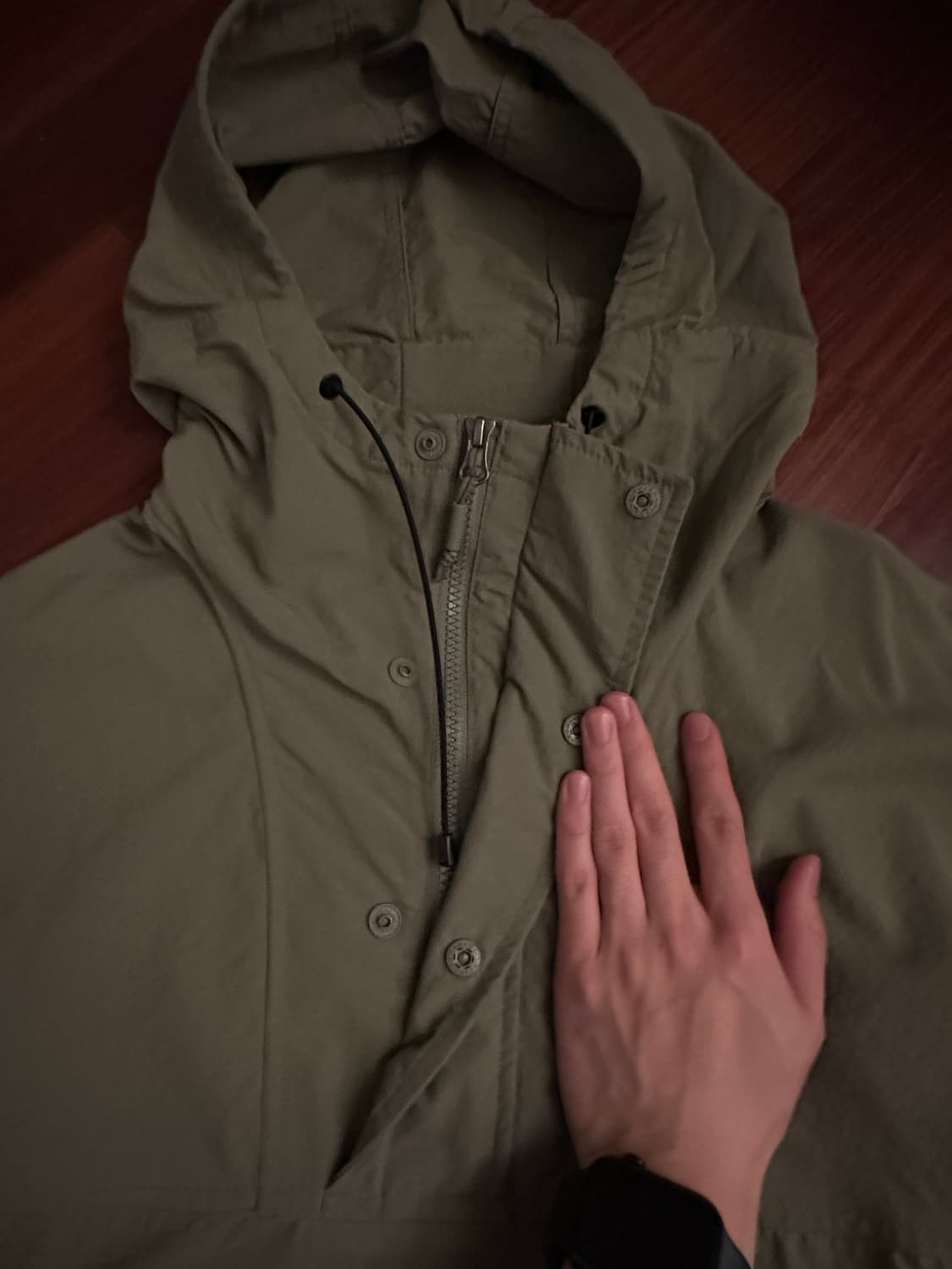 네파 아노락 후드 카키 바람막이 상품이미지2