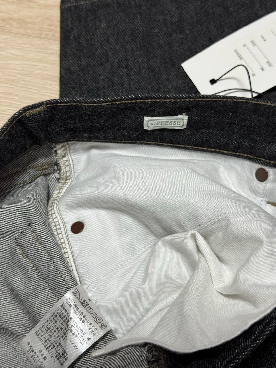 아프레쎄 23aw 블랙워시드 데님 상품이미지3