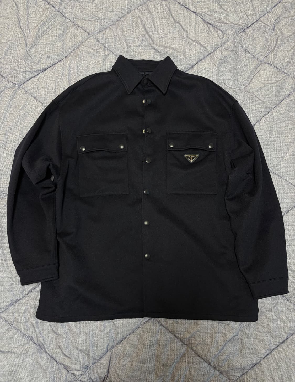 프라다 모피 셔츠자켓 판매합니다 상품이미지1