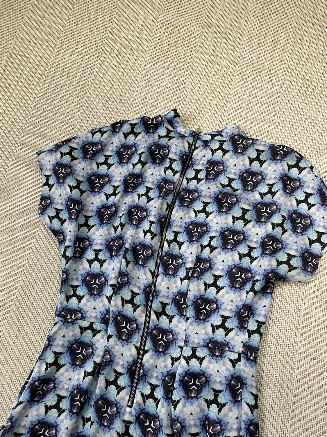 2012s 아크네 플로럴 지오메트릭 프린트 집업 원피스 J03588 상품이미지3