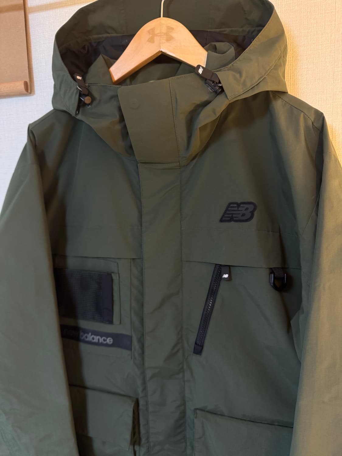 [L]뉴발란스 유틸리티 카고 바람막이 자켓 카키 상품이미지2