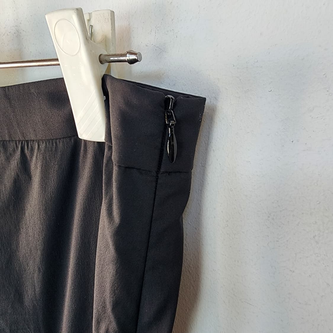 더 아이잗 블랙 레이스 펀칭 A라인 스커트 상품이미지4