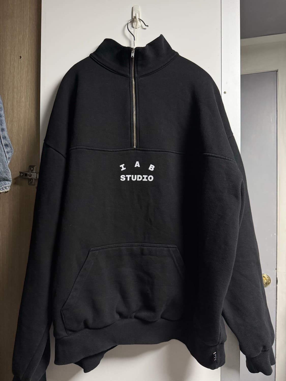 아이앱 스튜디오 하프집업 상품이미지1