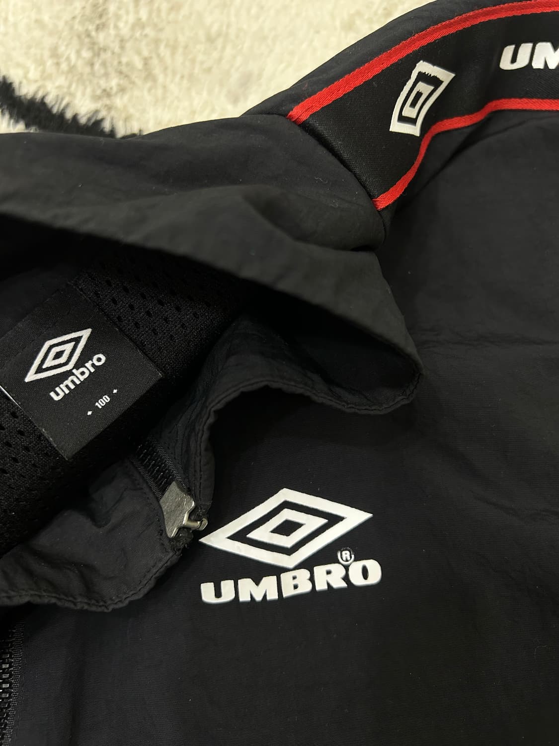 [L]엄브로 사이드라인 바람막이/블랙/까짐 상품이미지6